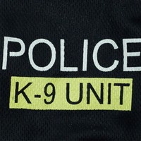 Kombinezon policyjny Cosplay ubranka dla psów czarna elastyczna kamizelka Puppy T-Shirt płaszcz akcesoria kostiumy odzieżowe ubrania dla zwierząt domowych dla psów koty 4